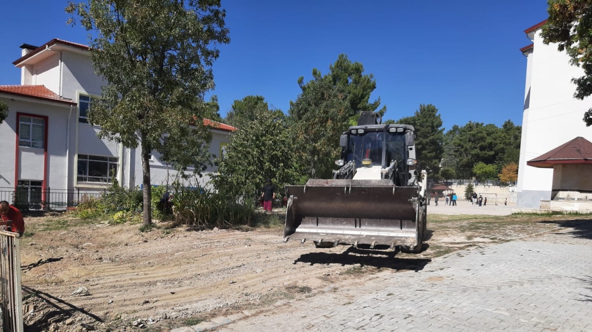 İlçemiz Belediyesi Ekipleri Tarafından Okul Bakçesi Düzenlendi.